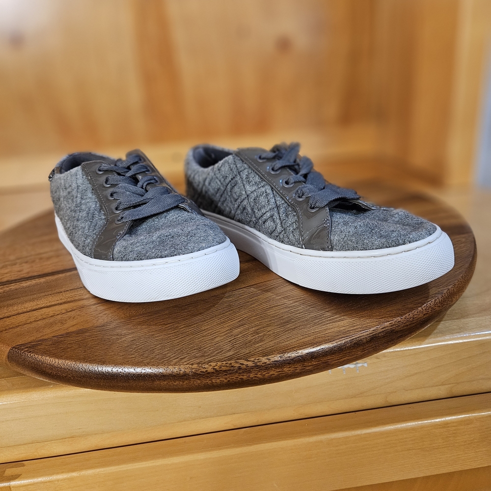 Size 7. Tory Burch Dovestone Gray Quilted Felted Women's Sneakers. Clean! Logo - Picture 5 of 11